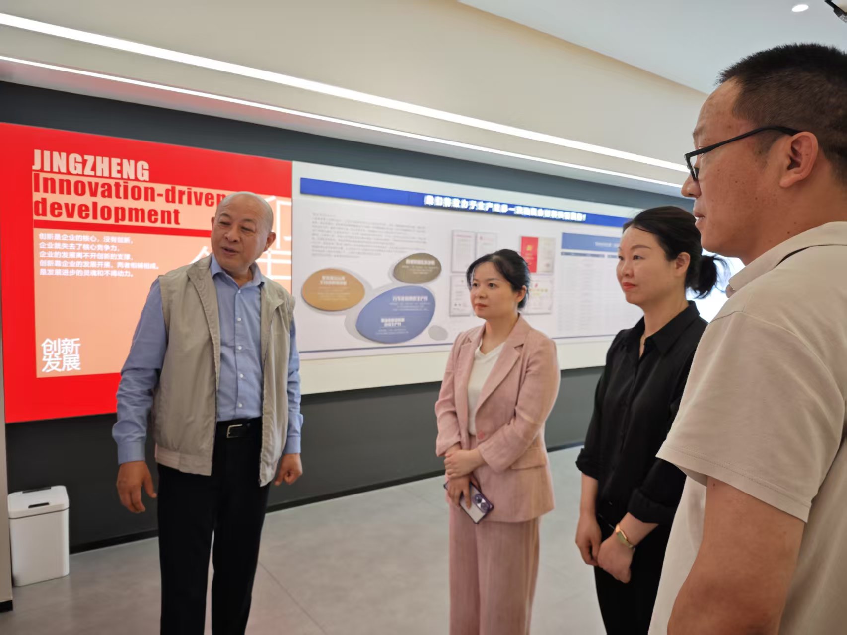 黄副区长来新利走访视察
